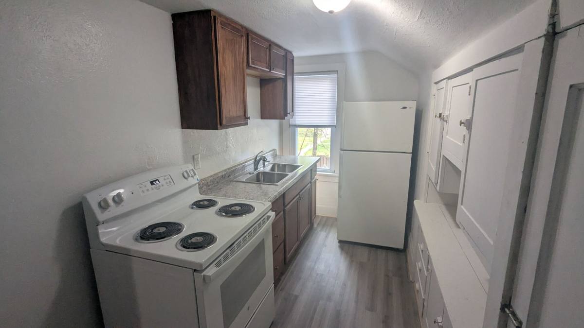 Apartment for rent at 211 W Wellington, Waterloo, IA 50702