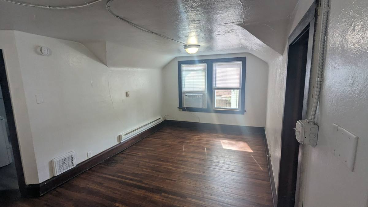 Apartment for rent at 211 W Wellington, Waterloo, IA 50702
