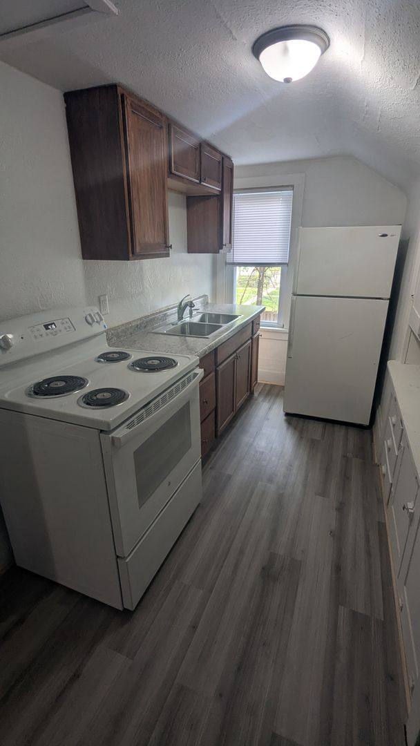 Apartment for rent at 211 W Wellington, Waterloo, IA 50702
