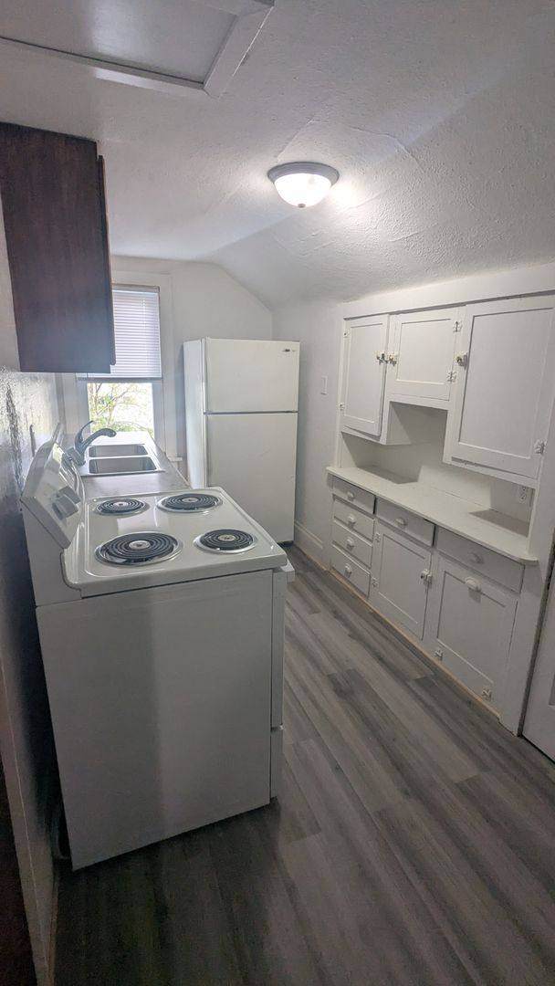 Apartment for rent at 211 W Wellington, Waterloo, IA 50702