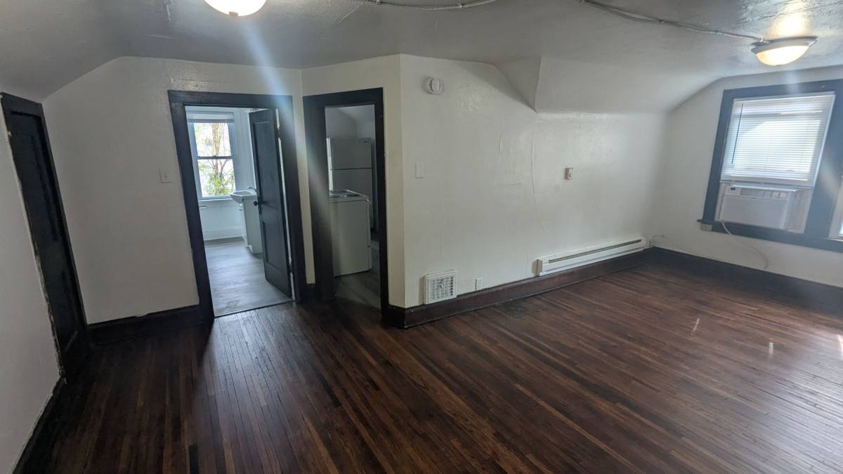 Apartment for rent at 211 W Wellington, Waterloo, IA 50702
