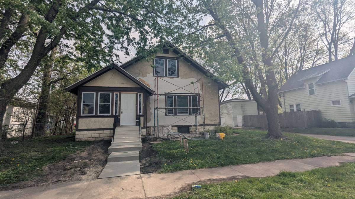 Apartment for rent at 211 W Wellington, Waterloo, IA 50702