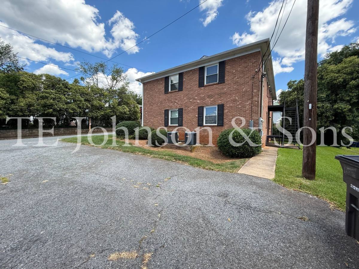 Apartment for rent at 1232 Forsyth St, Winston Salem, NC 27101