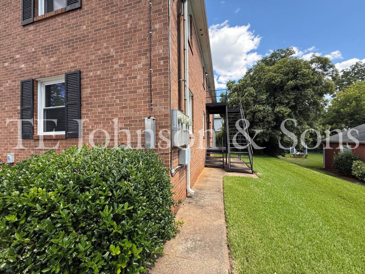Apartment for rent at 1232 Forsyth St, Winston Salem, NC 27101