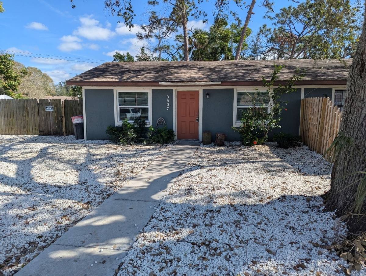 Townhouse for rent at 5607 20th St W, Bradenton, FL 34207