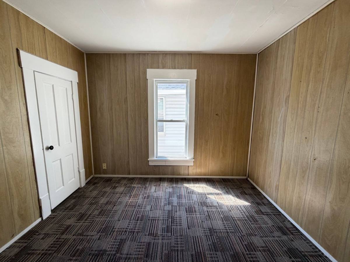Apartment for rent at 288-290 5th St NW, Barberton, OH 44203