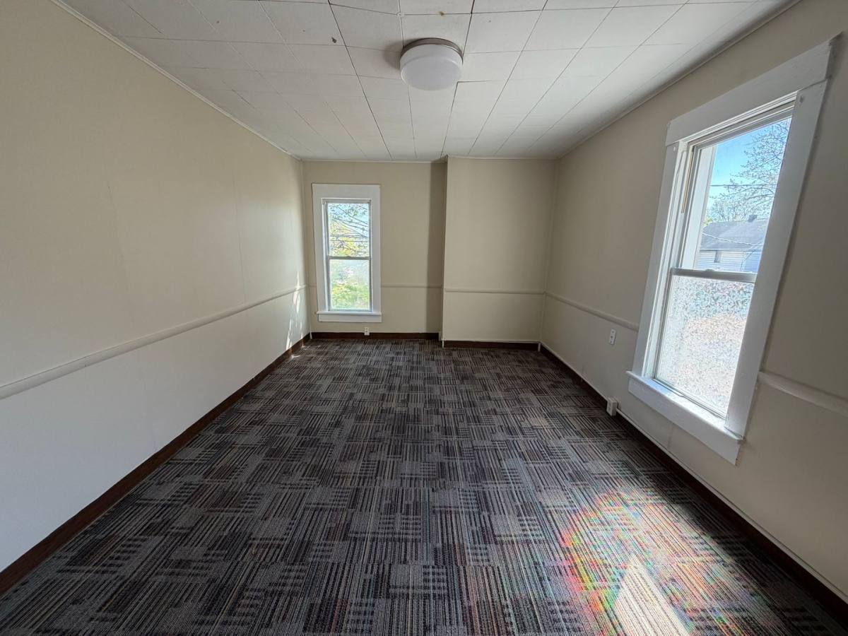Apartment for rent at 288-290 5th St NW, Barberton, OH 44203