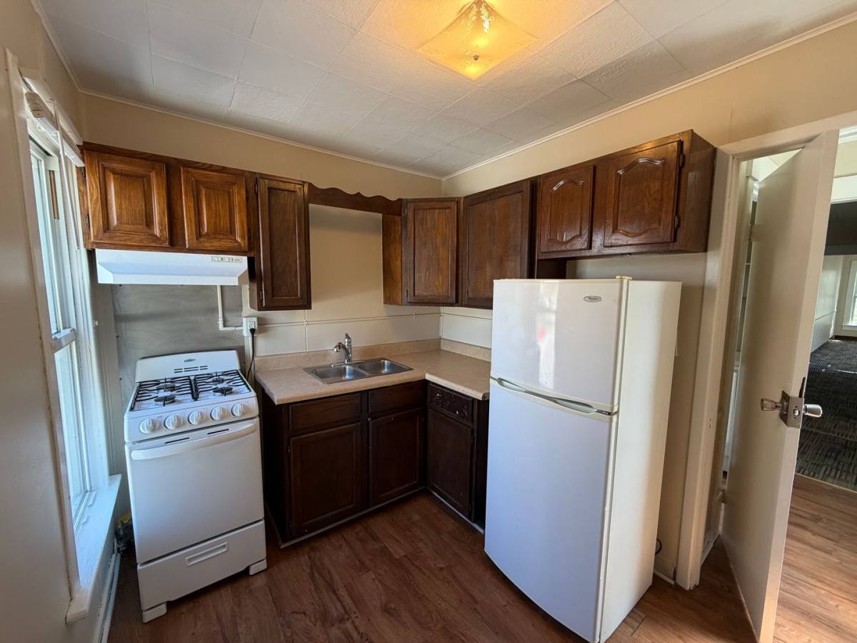 Apartment for rent at 288-290 5th St NW, Barberton, OH 44203