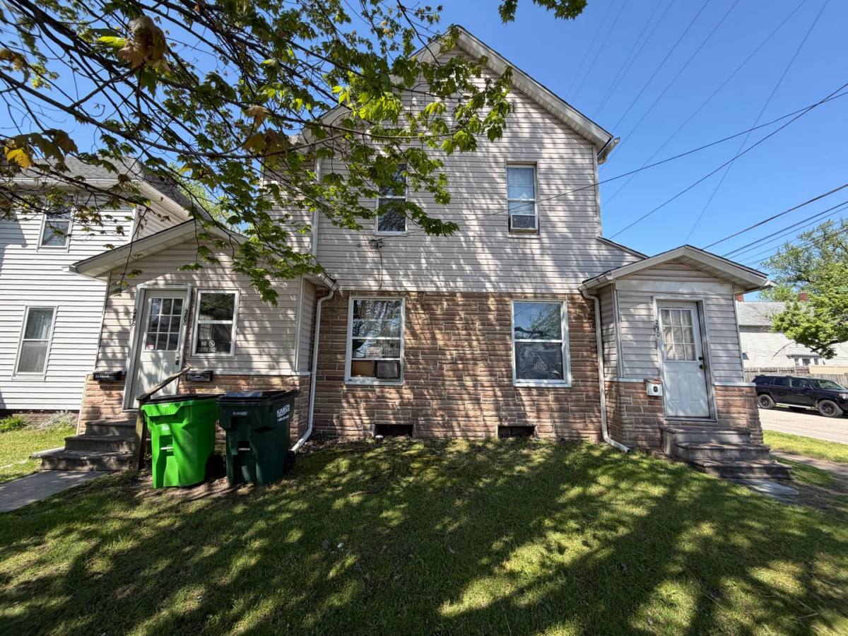 Apartment for rent at 288-290 5th St NW, Barberton, OH 44203