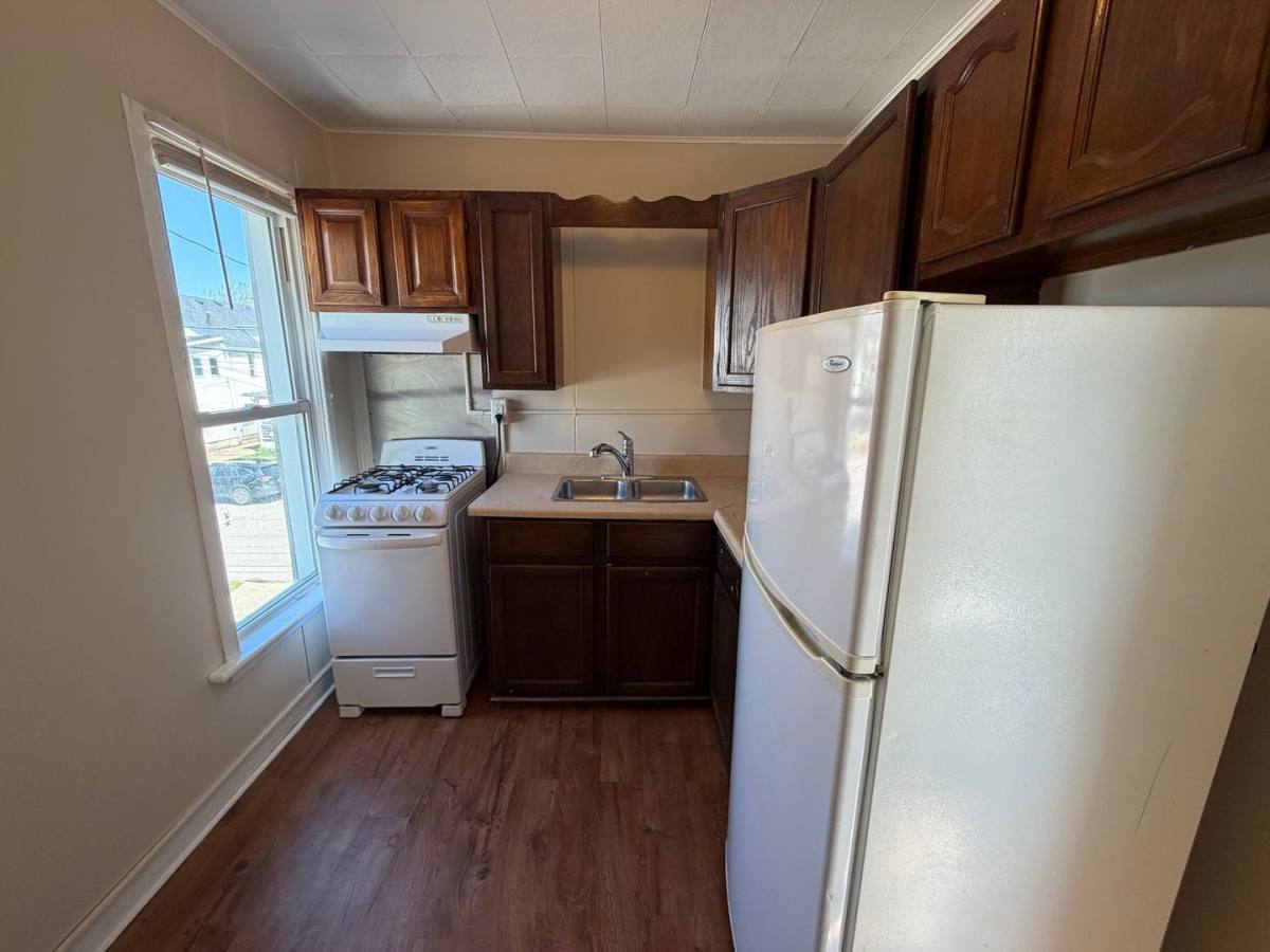 Apartment for rent at 288-290 5th St NW, Barberton, OH 44203