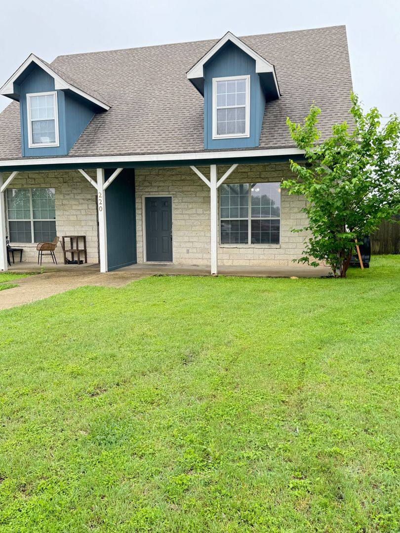 Townhouse for rent at 220 Sandstone Dr Ef, Jarrell, TX 76537