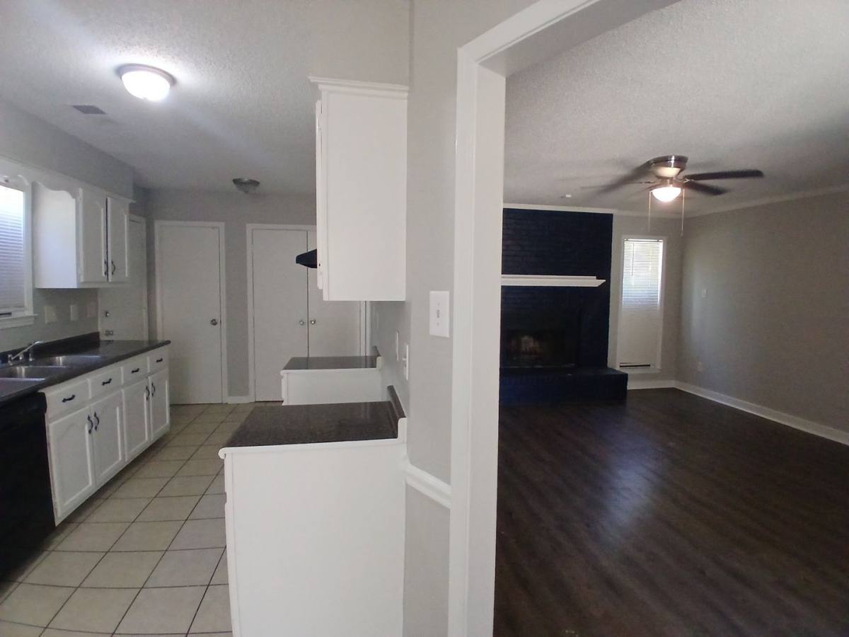 House for rent at 5962 Whisper Valley Dr, Memphis, TN 38141
