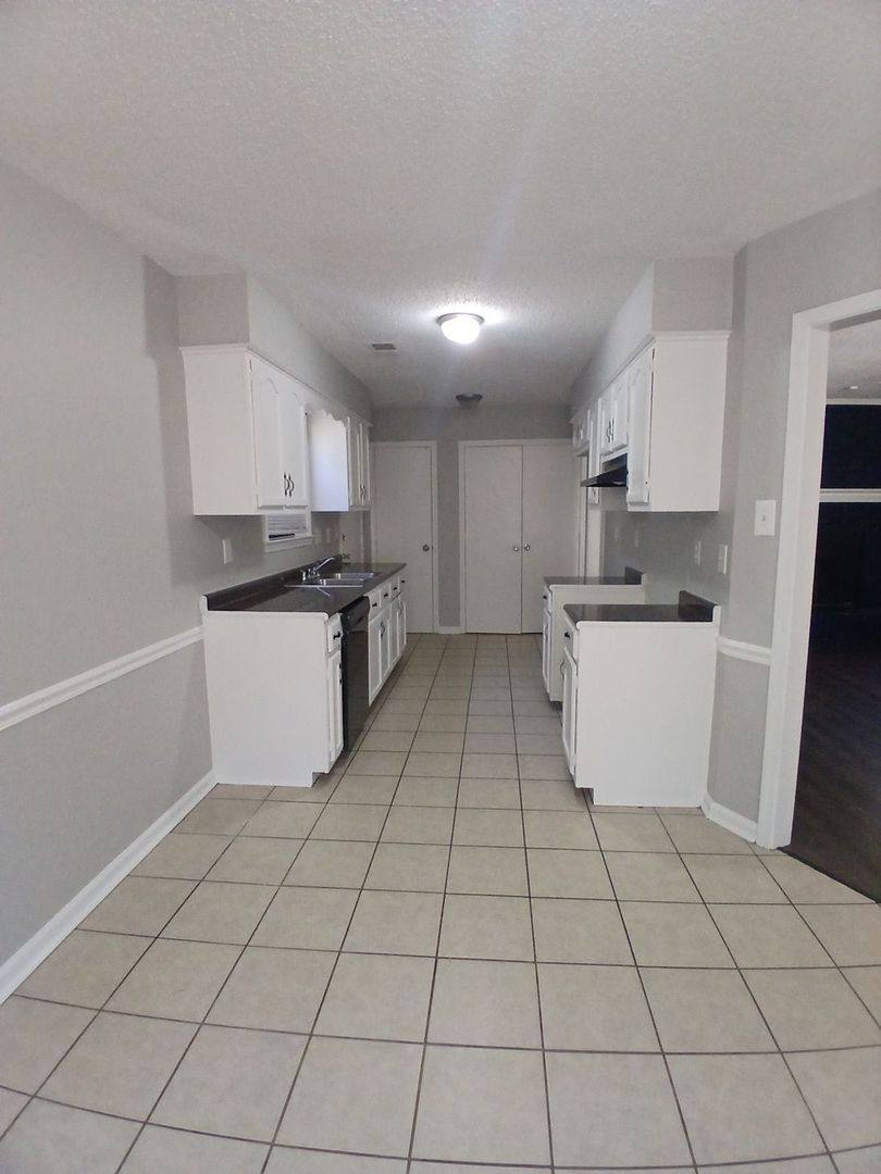 House for rent at 5962 Whisper Valley Dr, Memphis, TN 38141