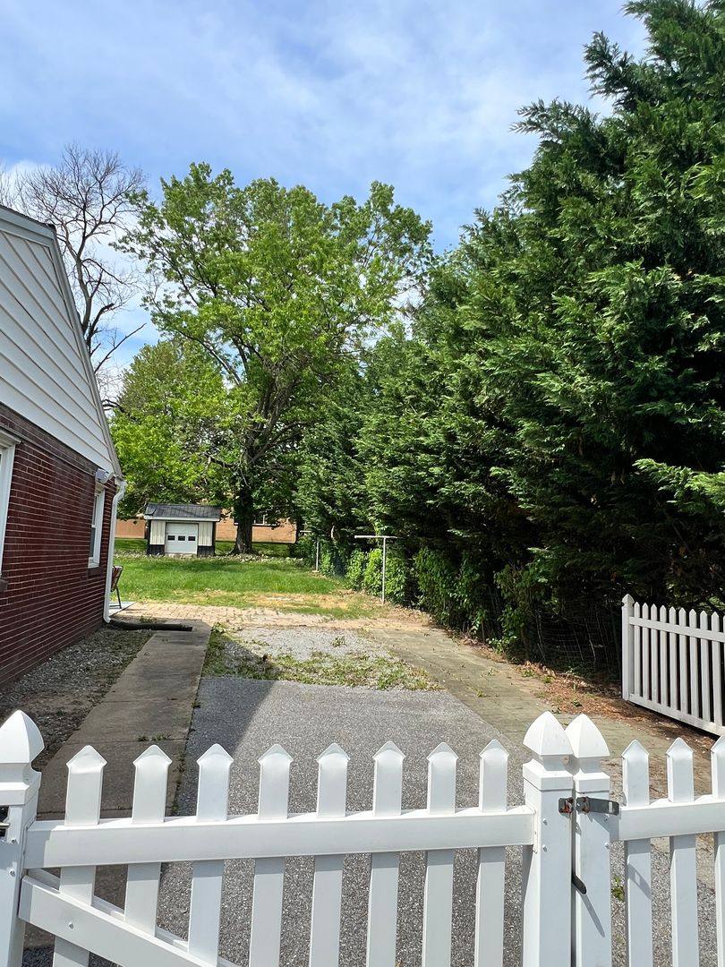 House for rent at 2399 New Holland Pike, Lancaster, PA 17601