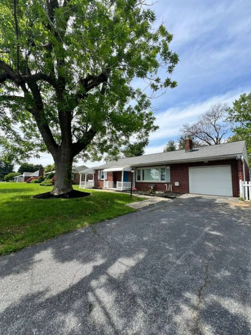 House for rent at 2399 New Holland Pike, Lancaster, PA 17601
