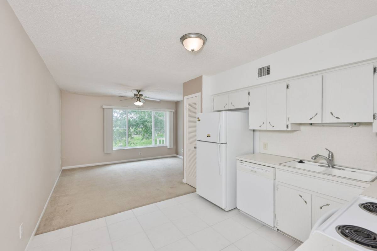 Apartment for rent at 2287 Philippine Dr, Clearwater, FL 33763