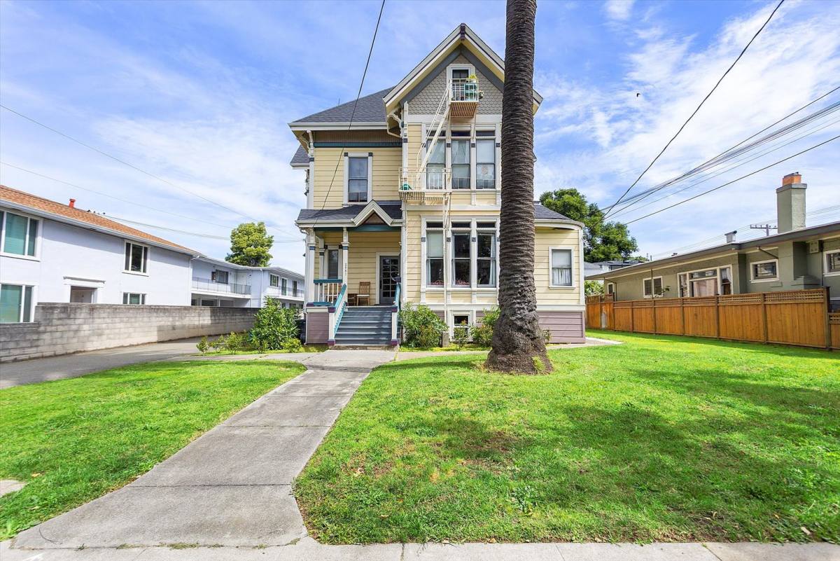 Apartment for rent at 2061 Central Ave, Alameda, CA 94501