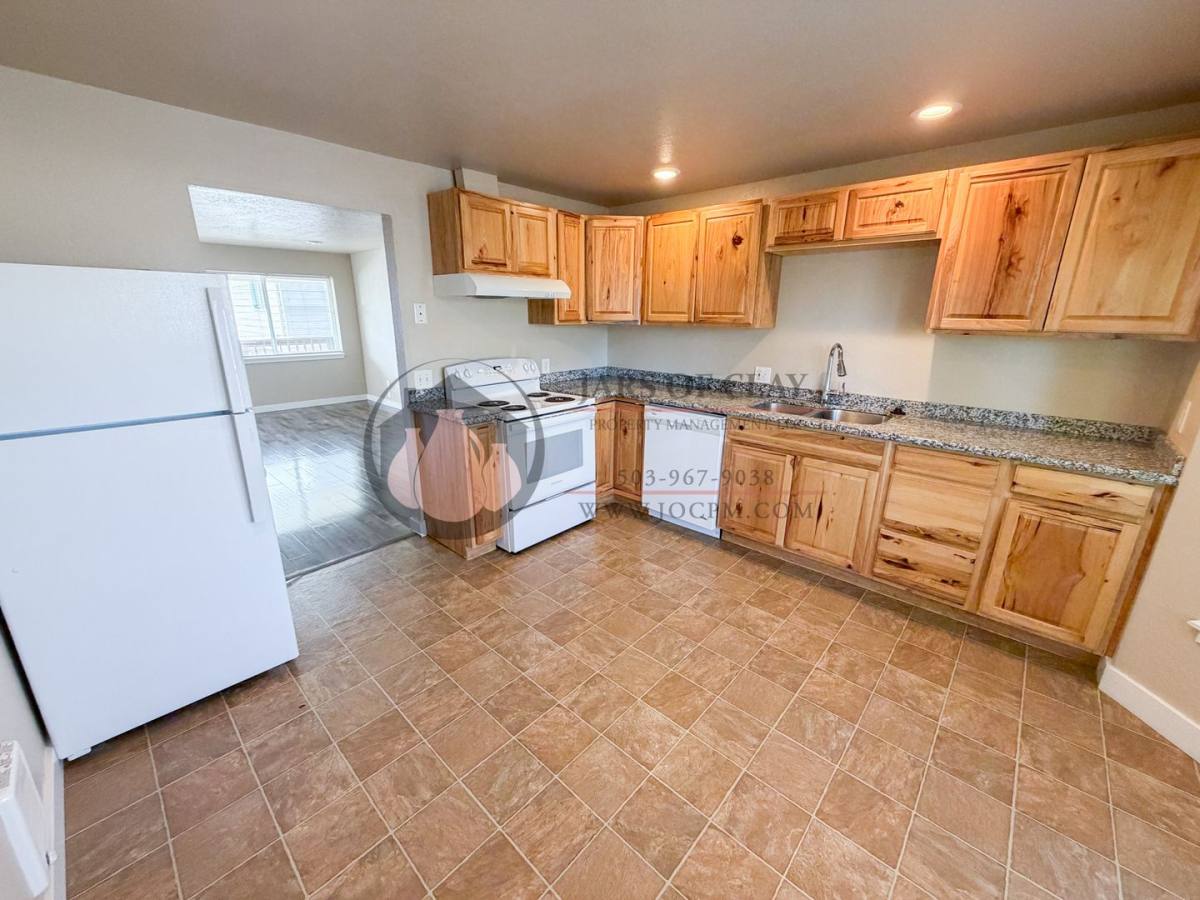 Apartment for rent at 621-646 Plymouth Dr NE, Salem, OR 97303