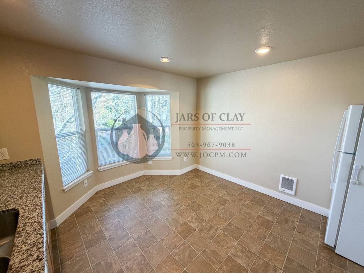Apartment for rent at 621-646 Plymouth Dr NE, Salem, OR 97303