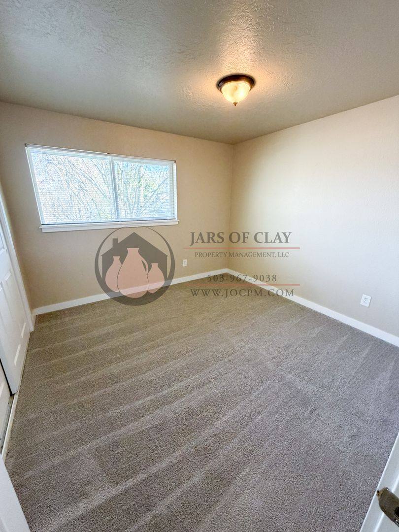 Apartment for rent at 621-646 Plymouth Dr NE, Salem, OR 97303