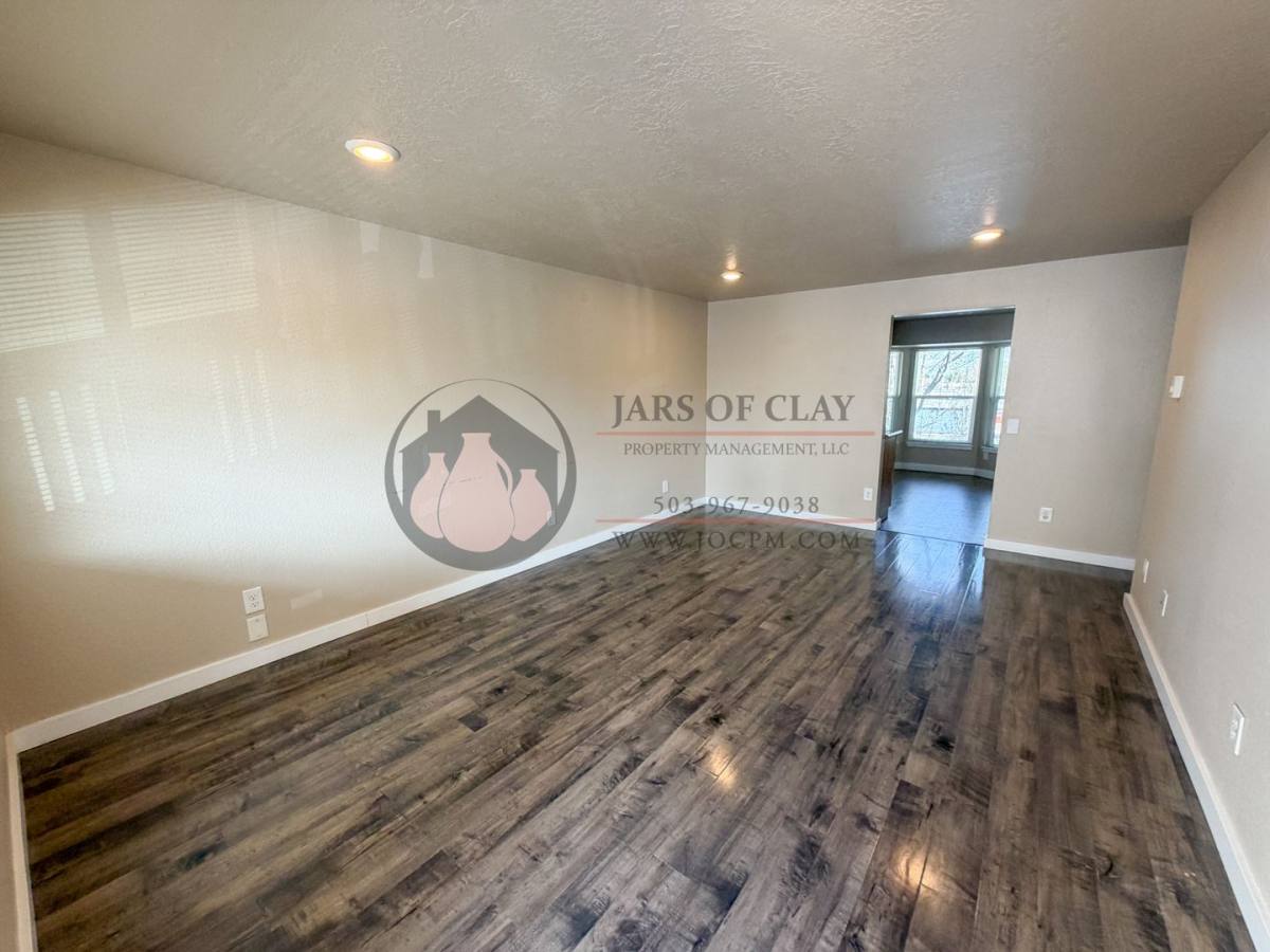 Apartment for rent at 621-646 Plymouth Dr NE, Salem, OR 97303
