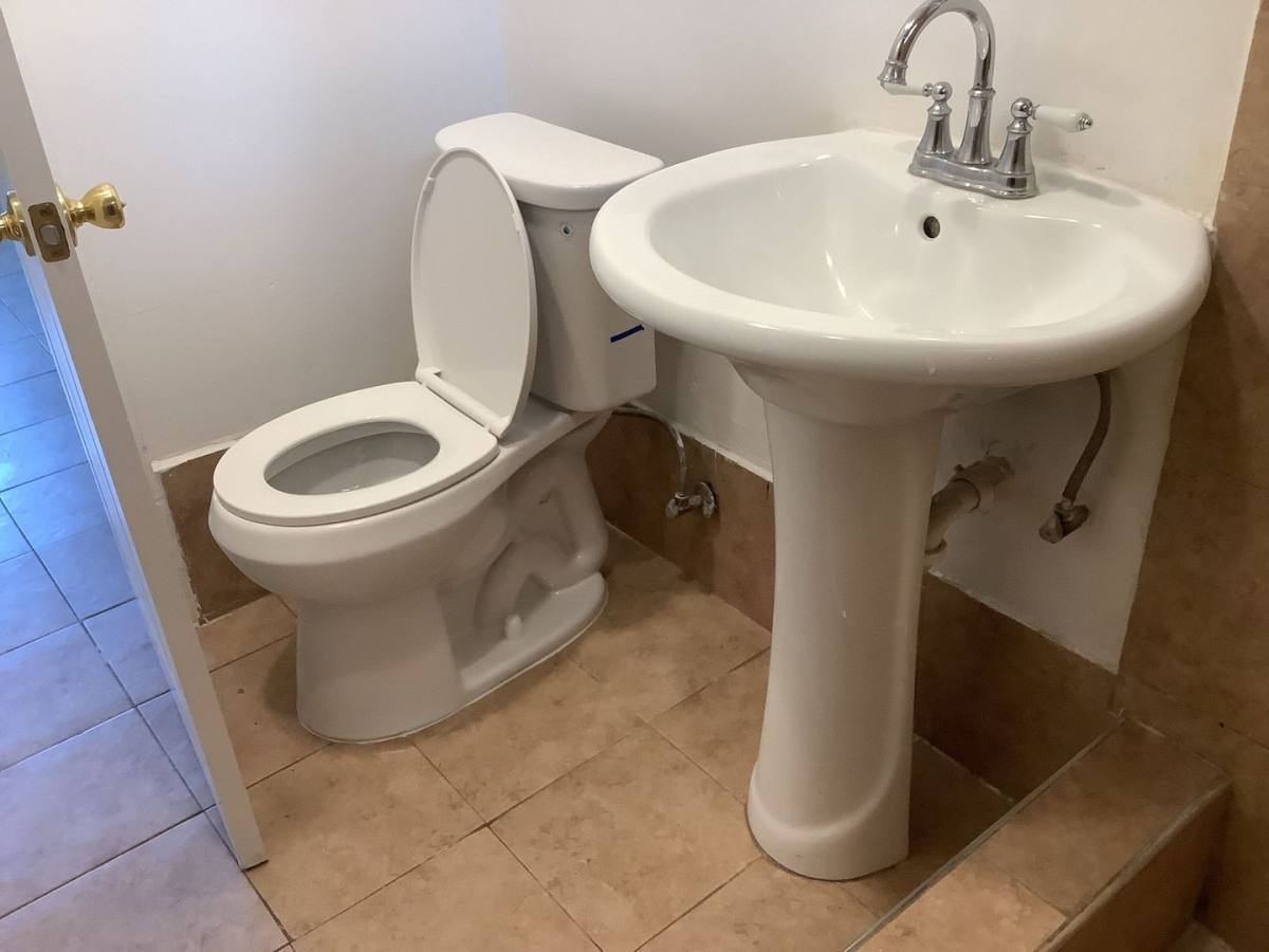 Apartment for rent at 6240 S Woodlawn Ave, Bell Gardens, CA 90201