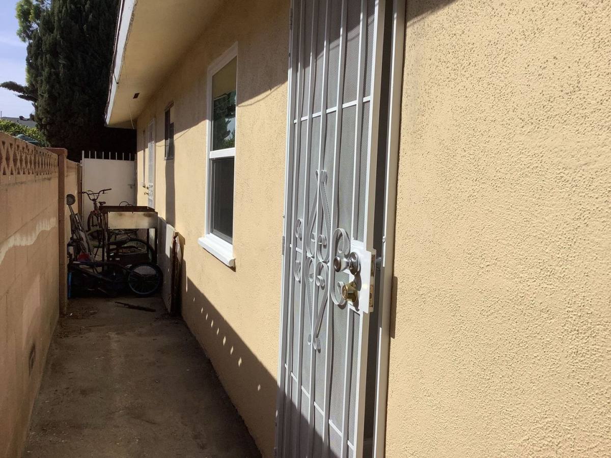 Apartment for rent at 6240 S Woodlawn Ave, Bell Gardens, CA 90201