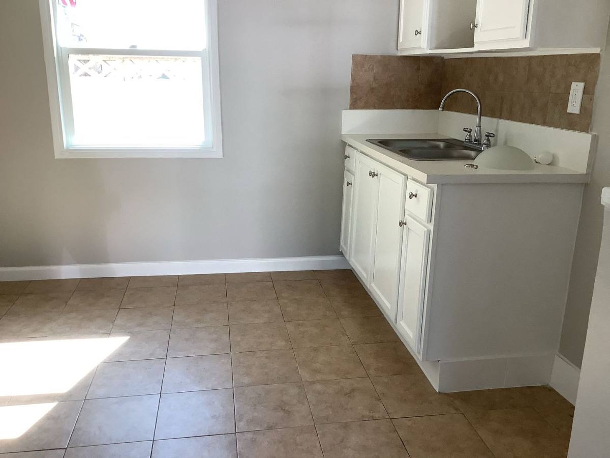 Apartment for rent at 6240 S Woodlawn Ave, Bell Gardens, CA 90201
