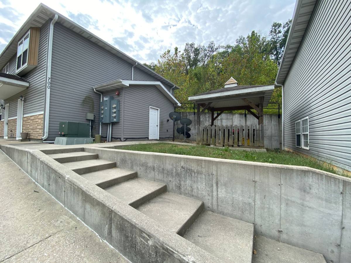 Apartment for rent at 700 Hillside, Waynesville, MO 65583