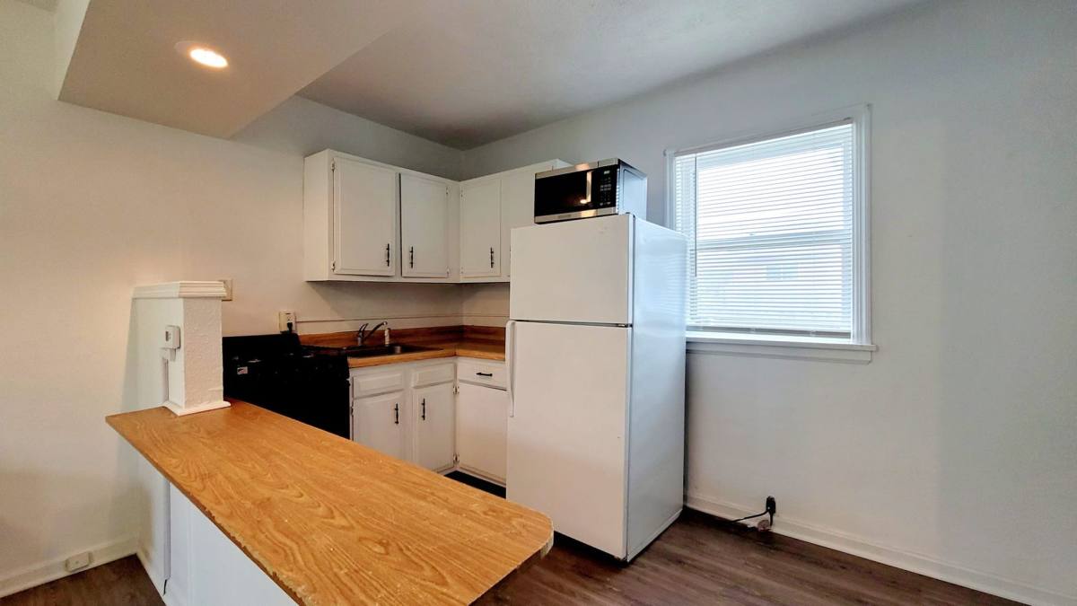Apartment for rent at 1202 W 7th St, Mishawaka, IN 46544