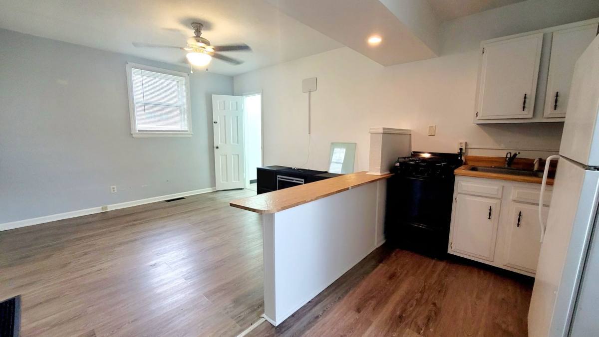 Apartment for rent at 1202 W 7th St, Mishawaka, IN 46544