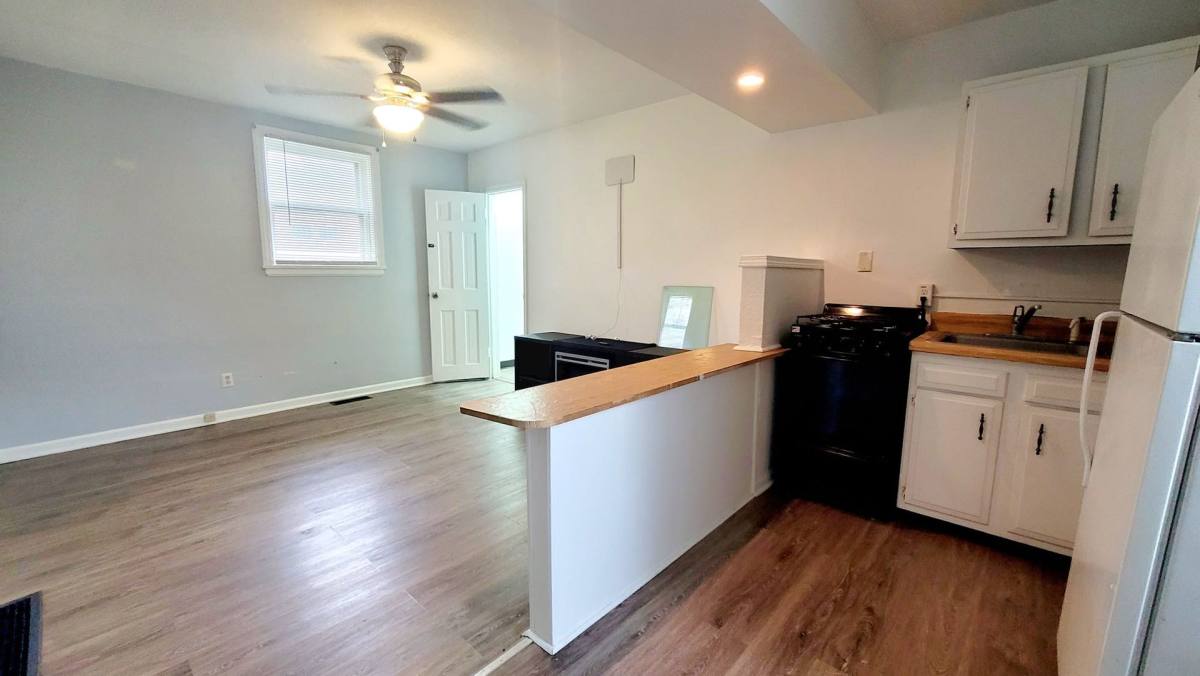 Apartment for rent at 1202 W 7th St, Mishawaka, IN 46544