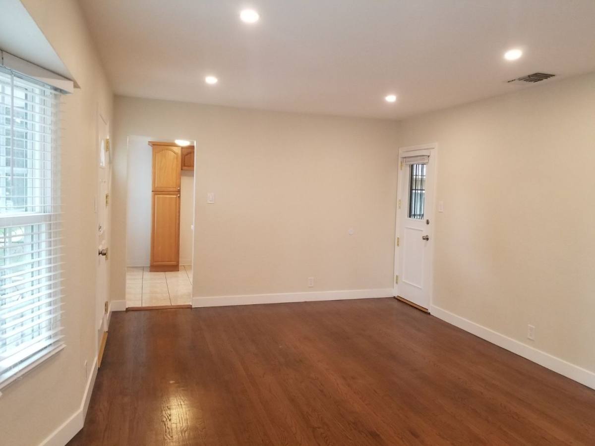 Apartment for rent at 10519 Crenshaw Blvd, Inglewood, CA 90303