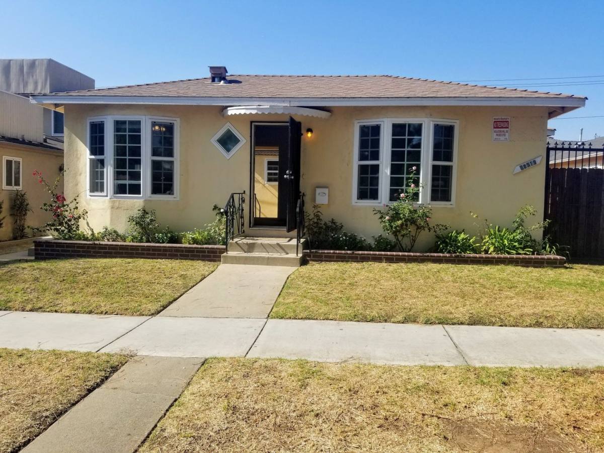 Apartment for rent at 10519 Crenshaw Blvd, Inglewood, CA 90303