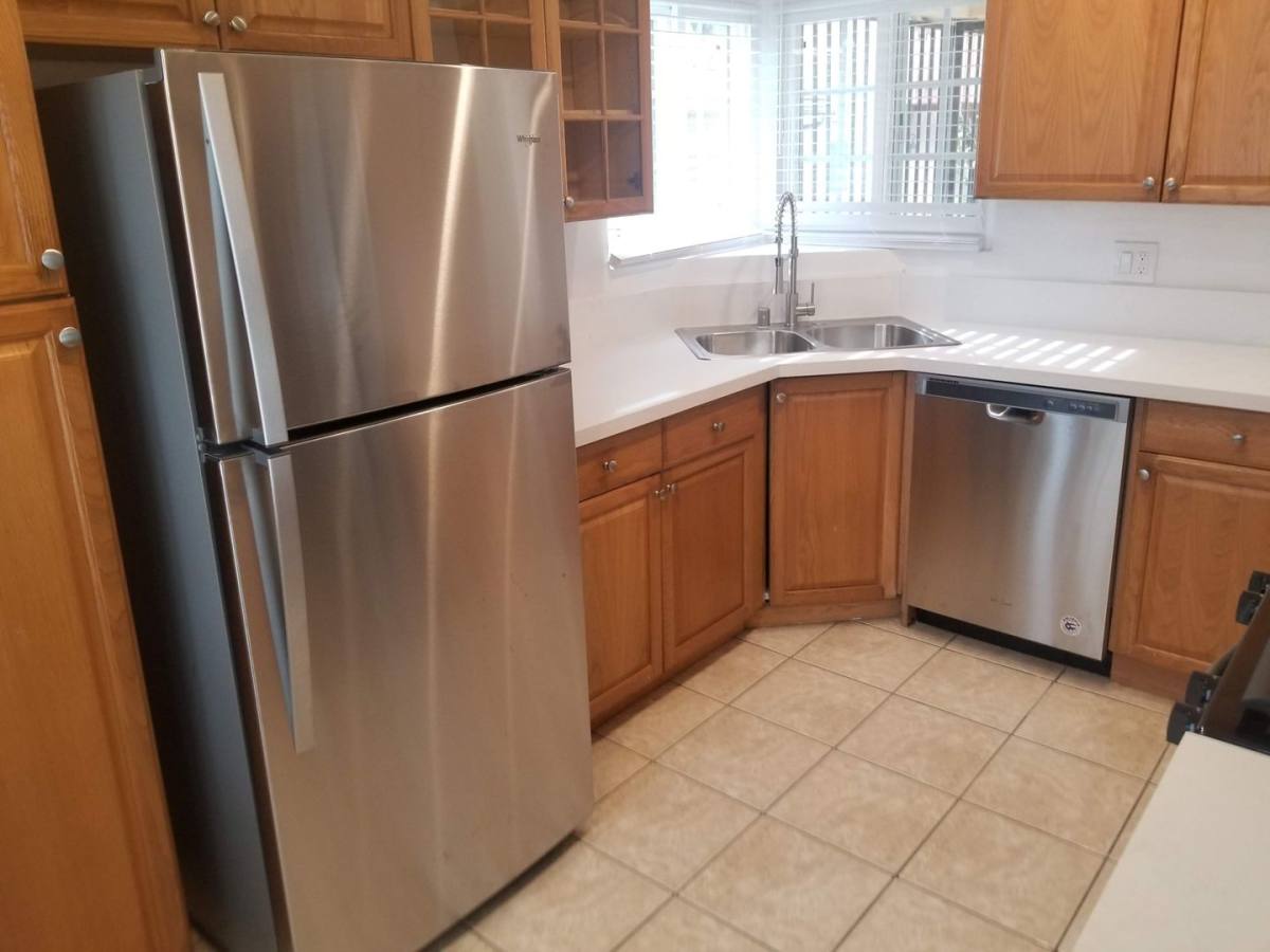 Apartment for rent at 10519 Crenshaw Blvd, Inglewood, CA 90303
