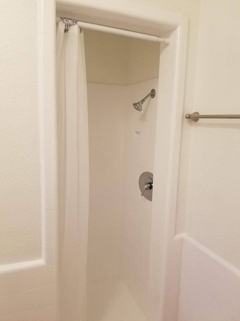 Apartment for rent at 10519 Crenshaw Blvd, Inglewood, CA 90303