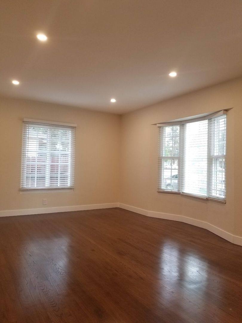 Apartment for rent at 10519 Crenshaw Blvd, Inglewood, CA 90303