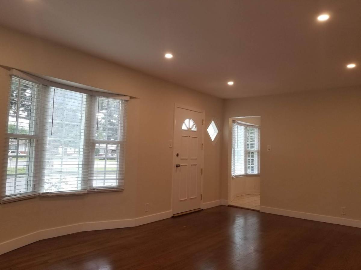 Apartment for rent at 10519 Crenshaw Blvd, Inglewood, CA 90303