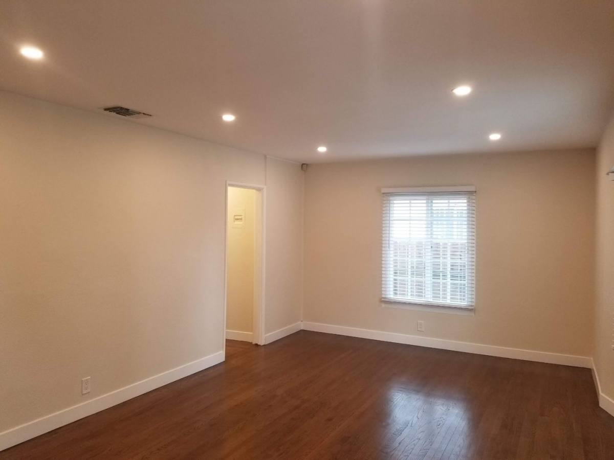 Apartment for rent at 10519 Crenshaw Blvd, Inglewood, CA 90303