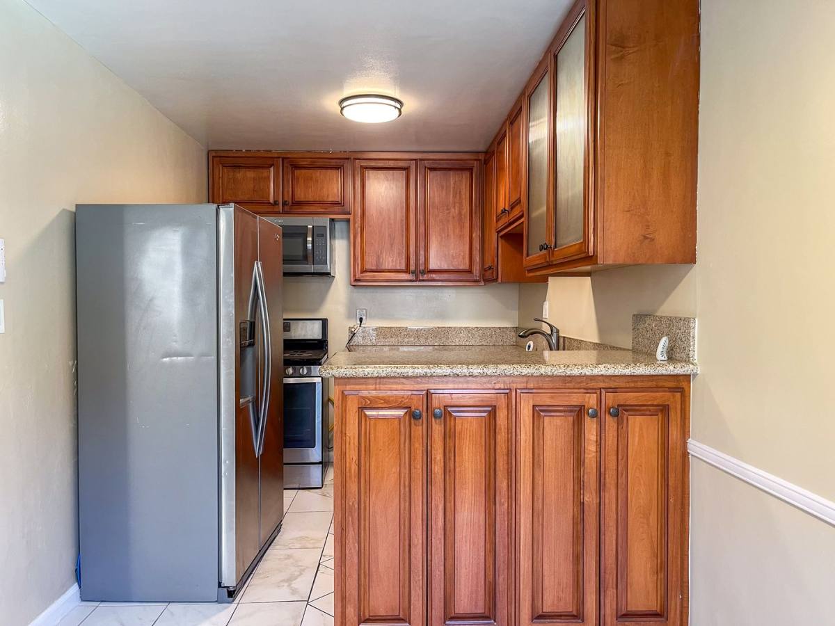 Apartment for rent at 4601 Coliseum St, Los Angeles, CA 90016