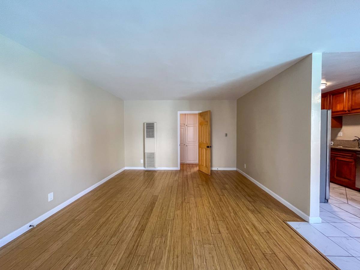 Apartment for rent at 4601 Coliseum St, Los Angeles, CA 90016