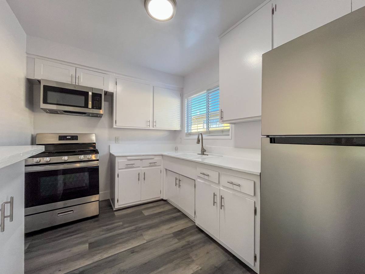 Apartment for rent at 4601 Coliseum St, Los Angeles, CA 90016