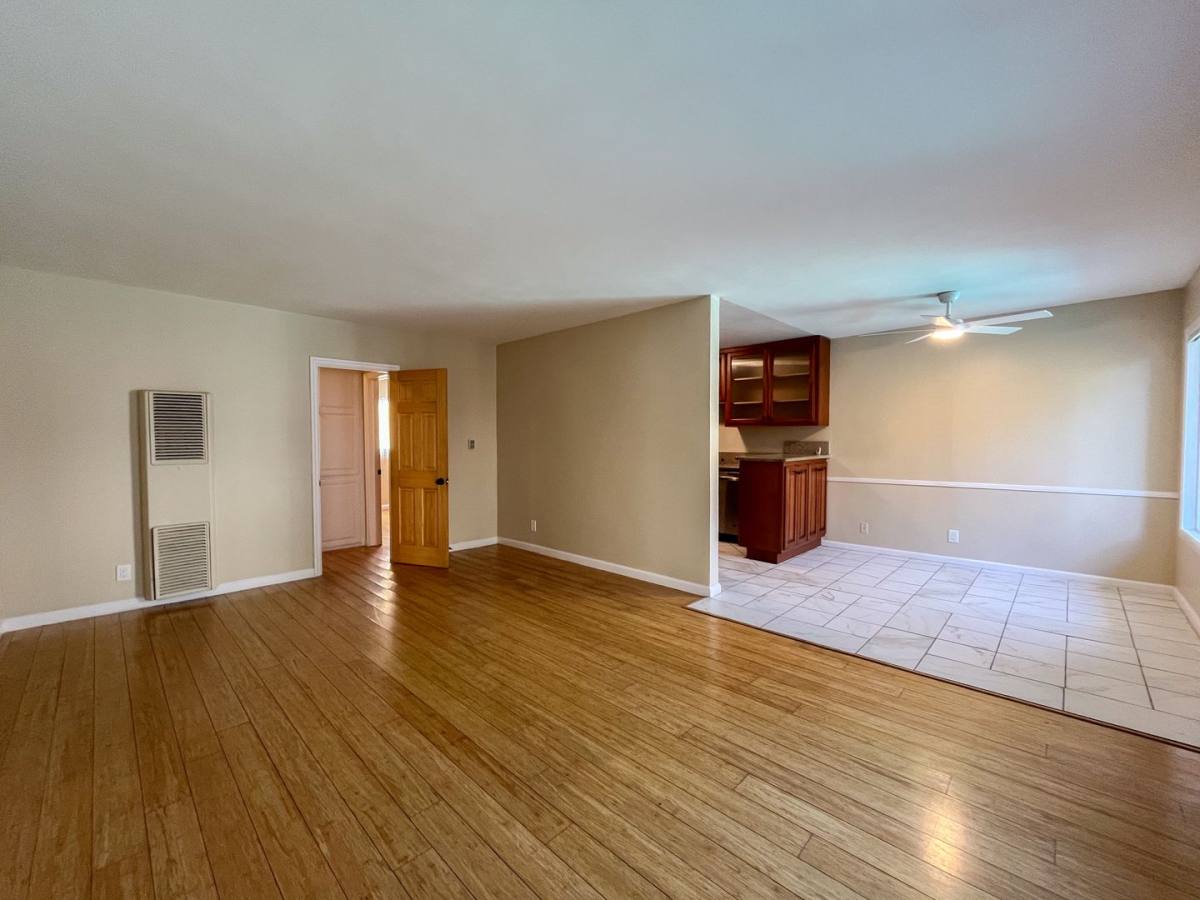 Apartment for rent at 4601 Coliseum St, Los Angeles, CA 90016