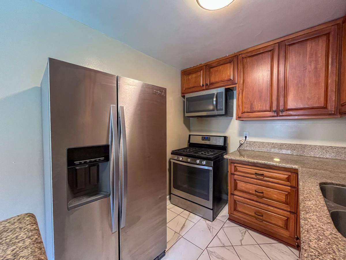 Apartment for rent at 4601 Coliseum St, Los Angeles, CA 90016