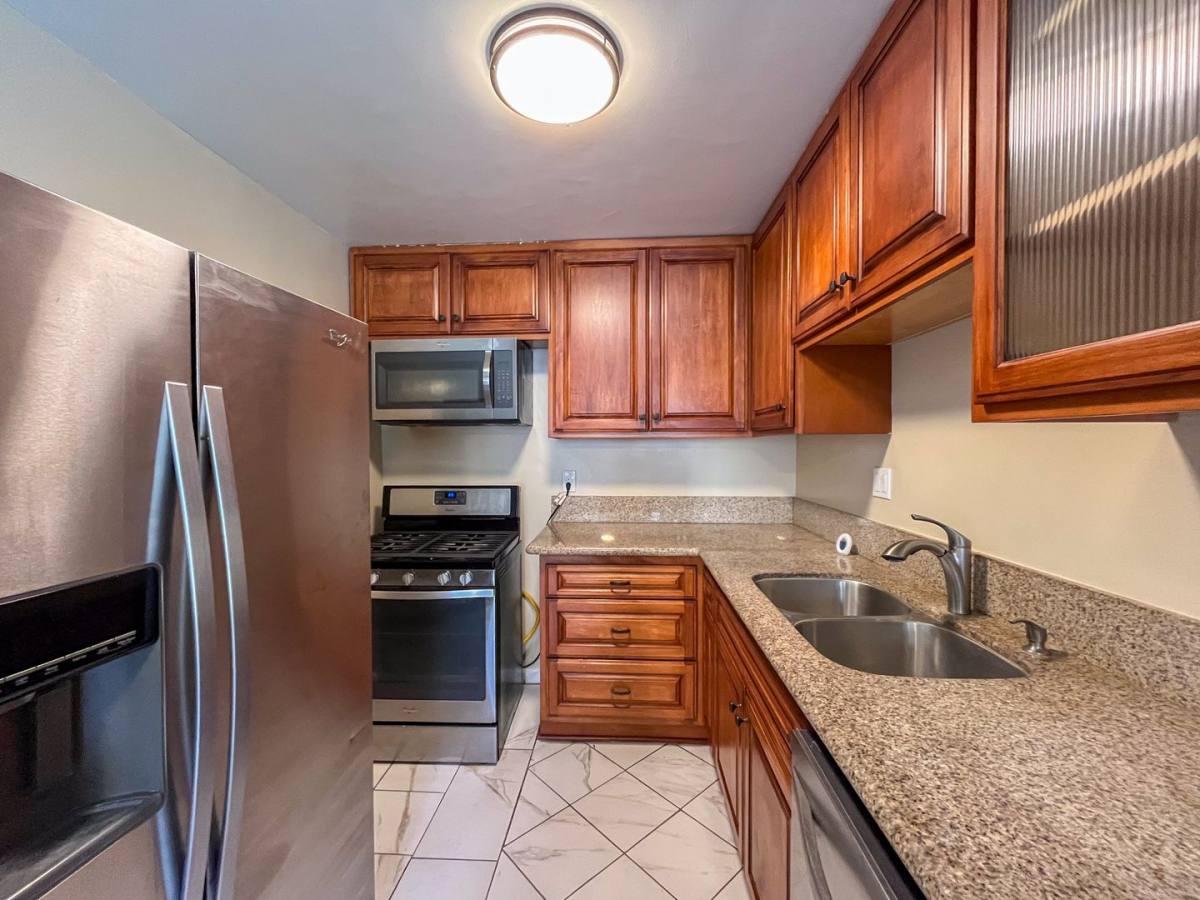 Apartment for rent at 4601 Coliseum St, Los Angeles, CA 90016