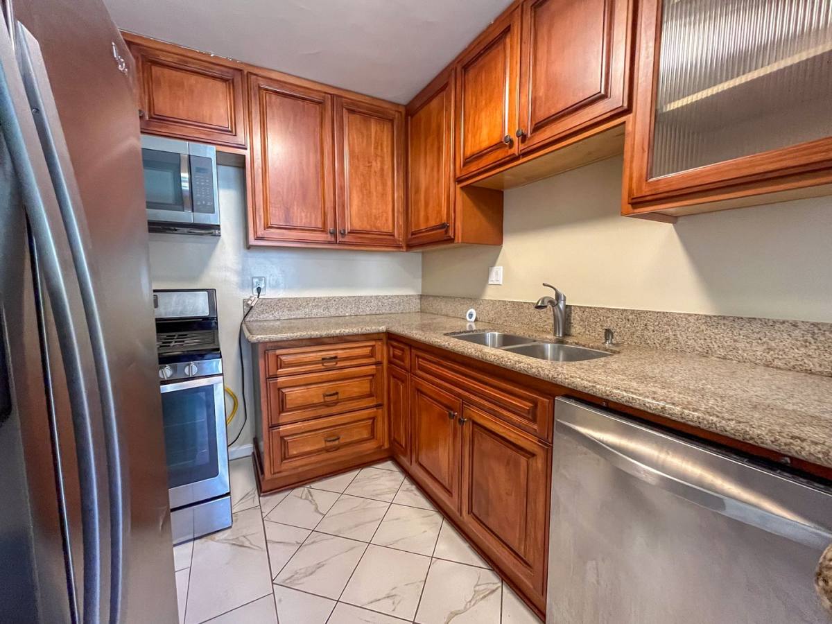 Apartment for rent at 4601 Coliseum St, Los Angeles, CA 90016