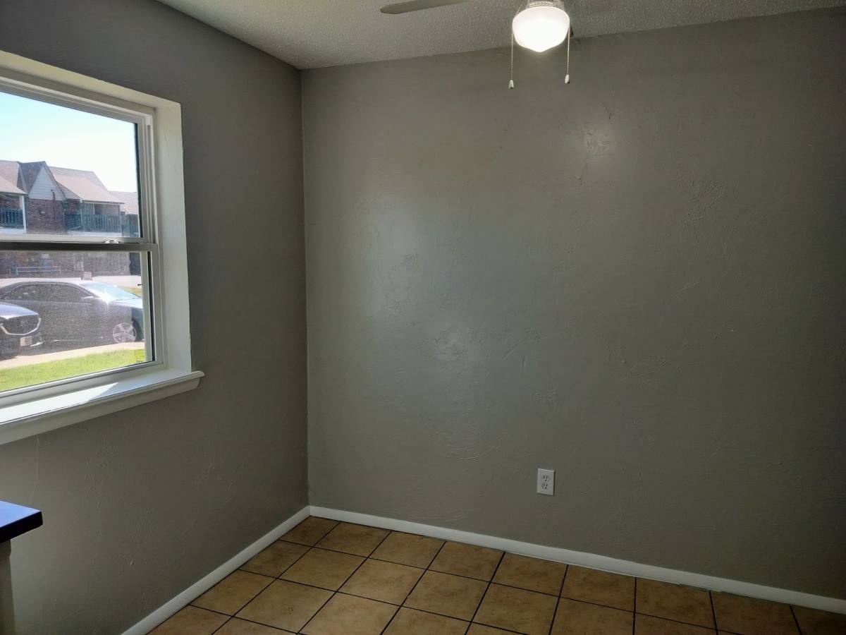 Apartment for rent at 301 N University Dr, Edmond, OK 73034