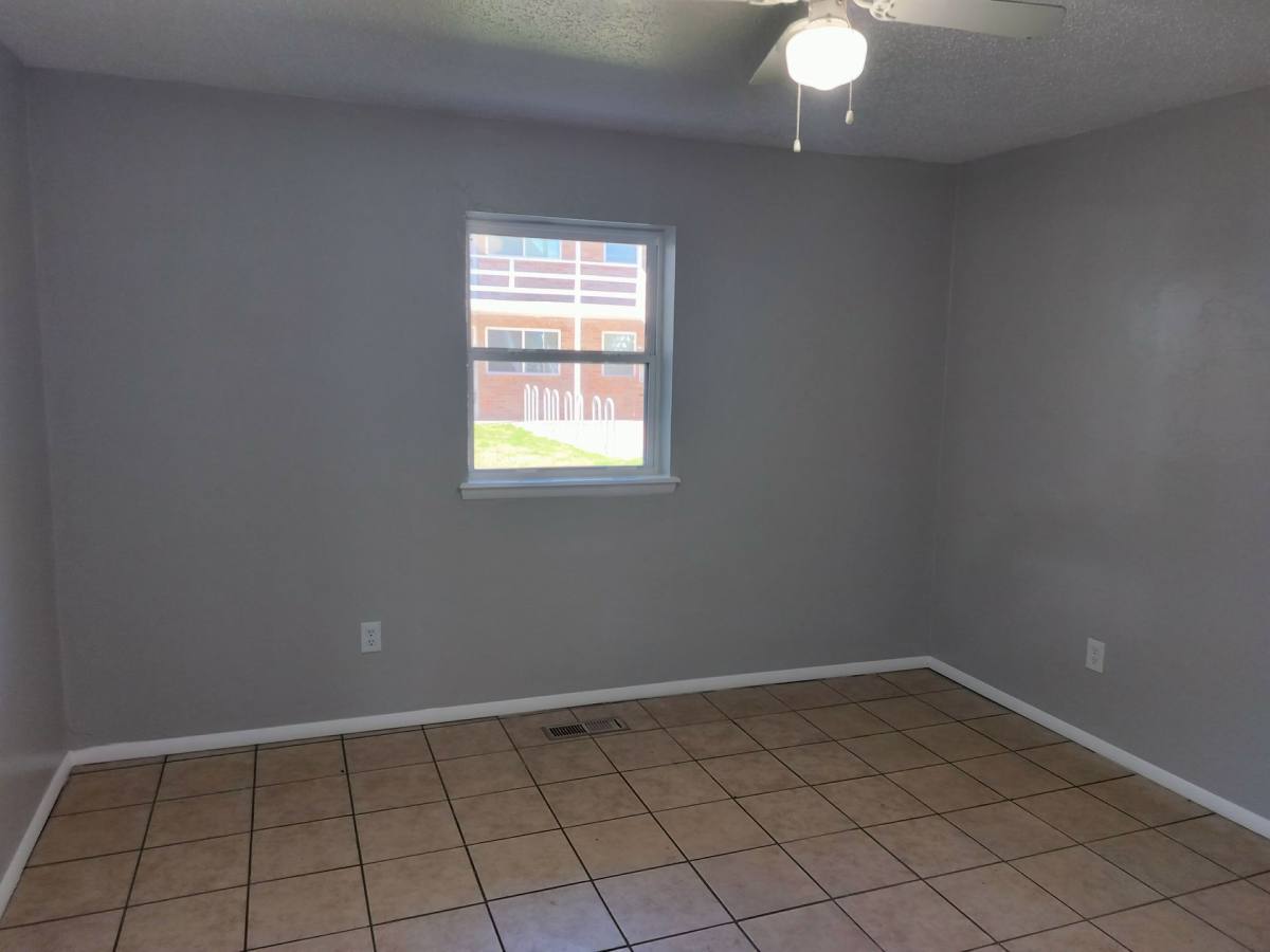 Apartment for rent at 301 N University Dr, Edmond, OK 73034