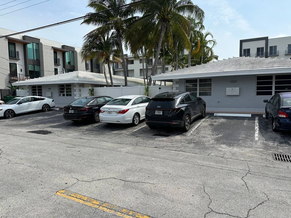 Apartment for rent at 1030 N Victoria Park Rd, Fort Lauderdale, FL 33304