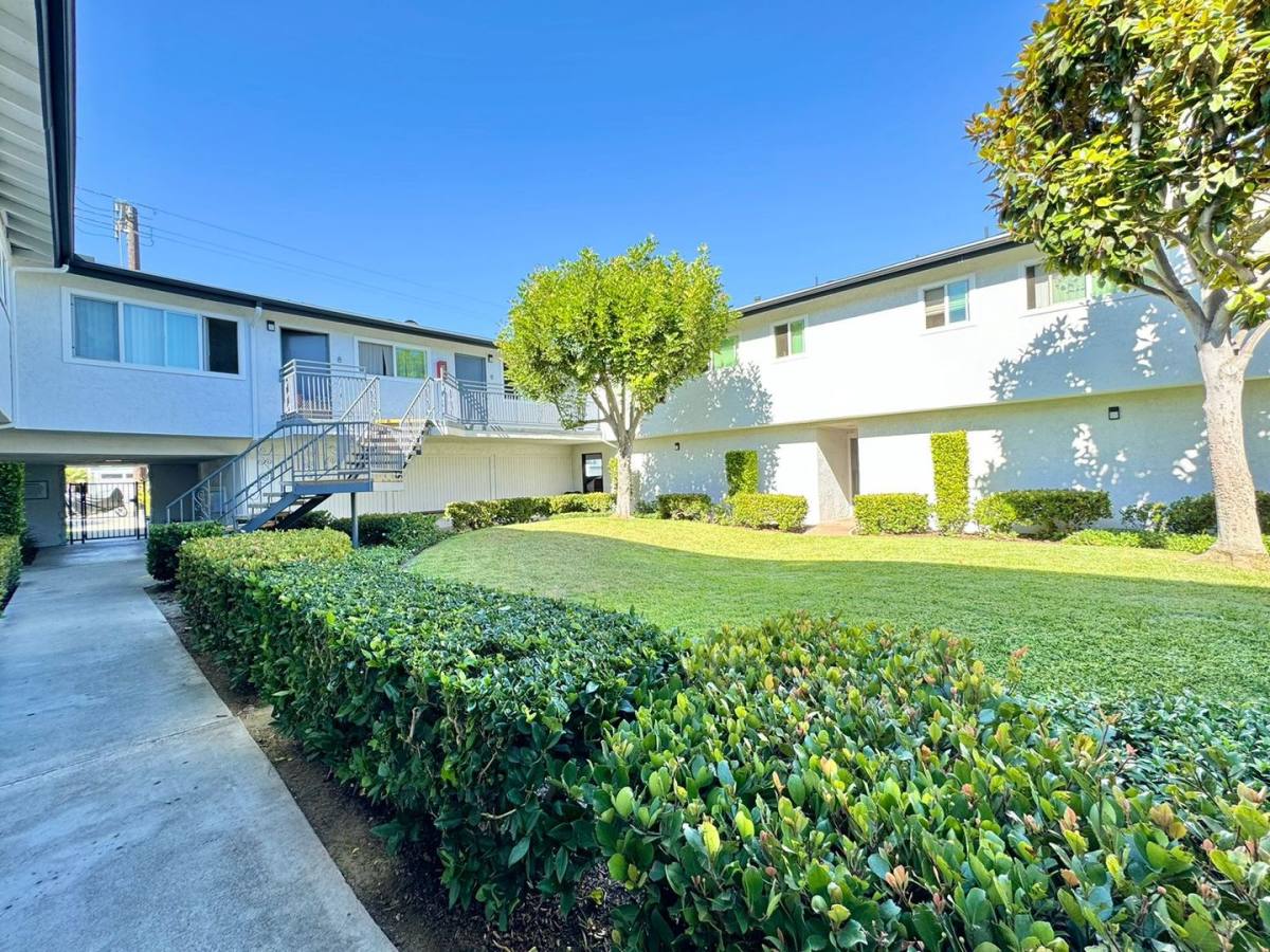 Apartment for rent at 2810 -2820 Huntington St, Huntington Beach, CA 92648
